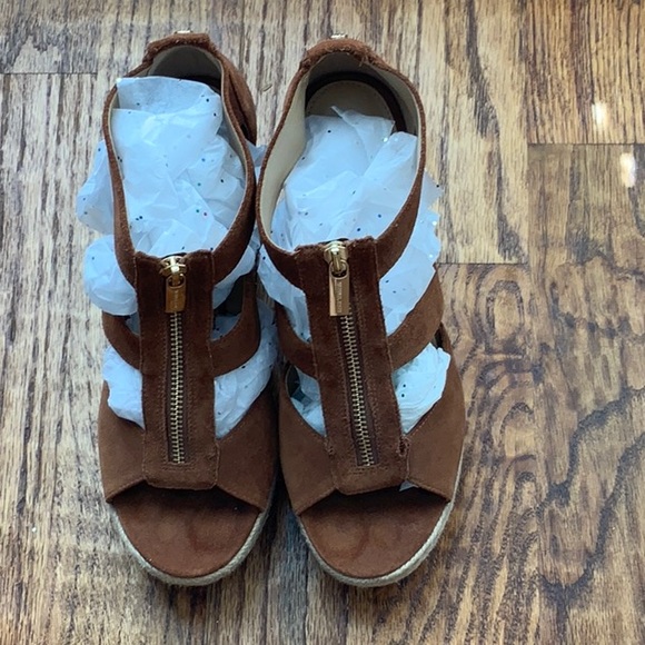 Michael Kors Espadrille sandals. - Picture 2 of 8